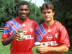 Bernardo (esq.) fez só seis jogos no Bayern em 1991